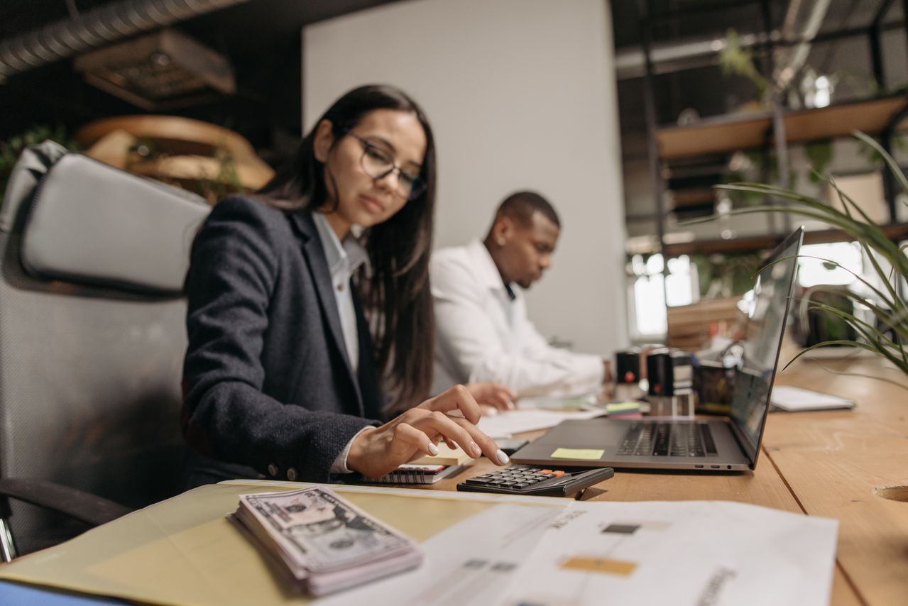 Peut-on vraiment trouver un job après une formation en IA ? Chiffres et réalité du marché
